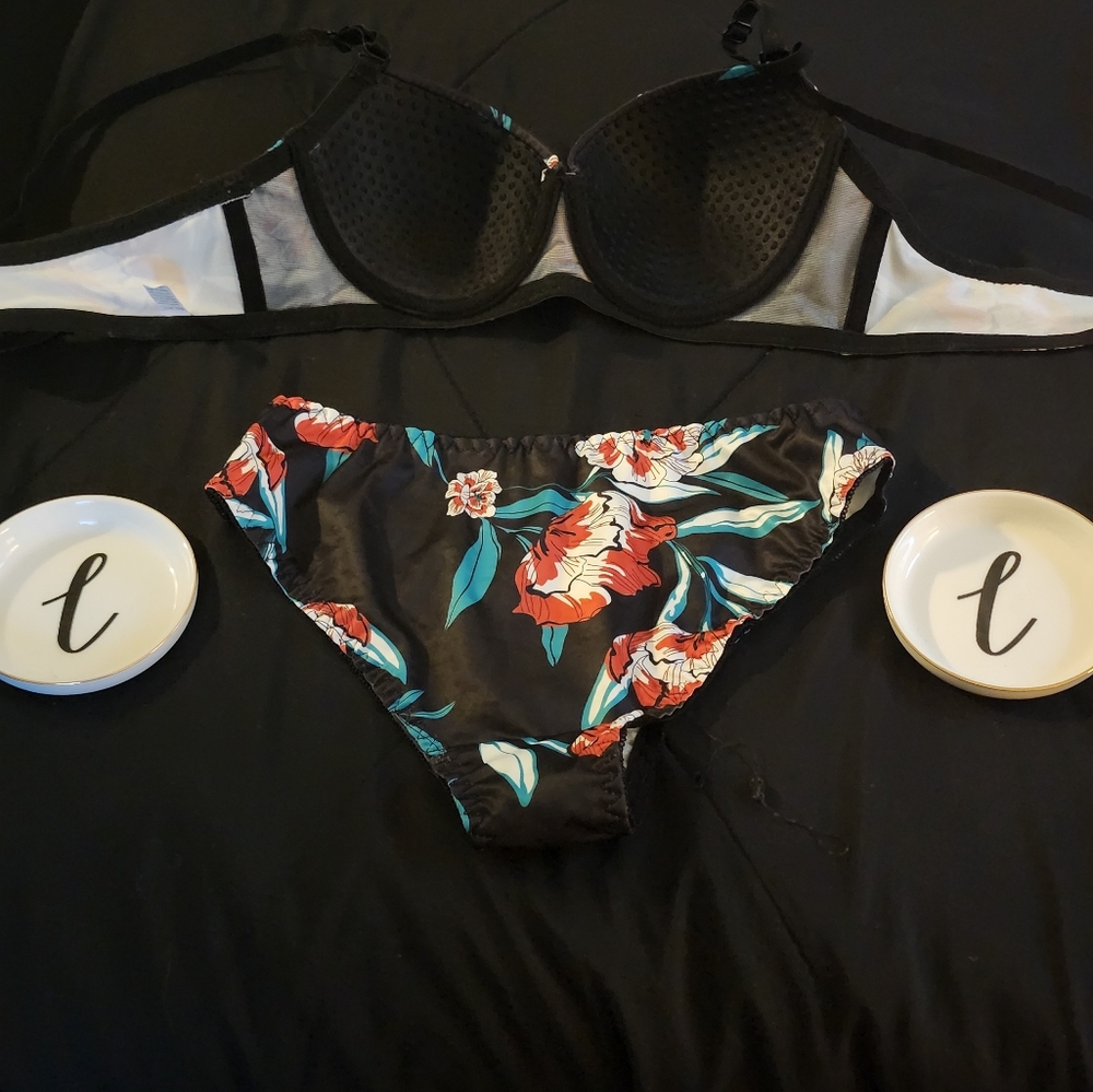 NWOT Bra Set - Picture 2 of 2